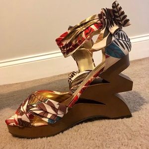 Wooden wedges with a zig zag design.